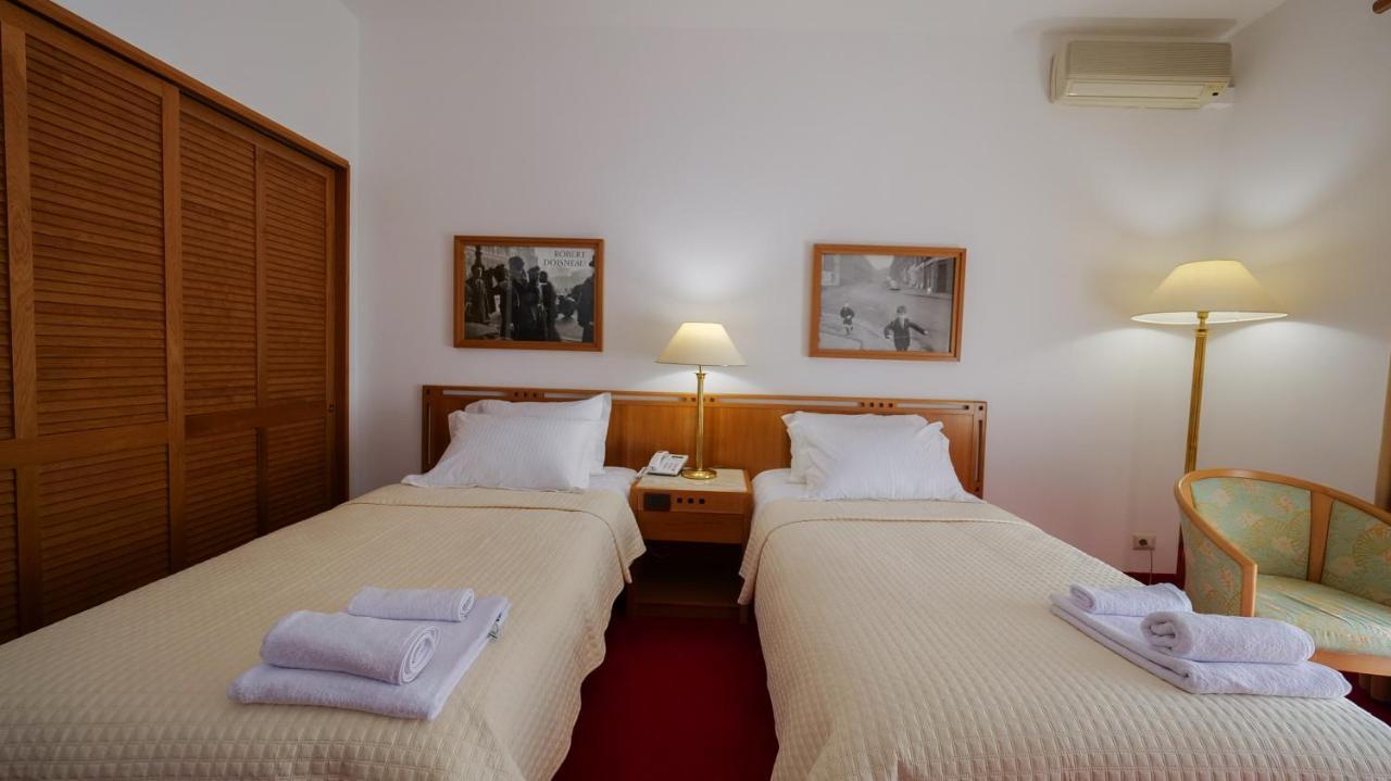 Chateau Linza Resort ティラナ エクステリア 写真